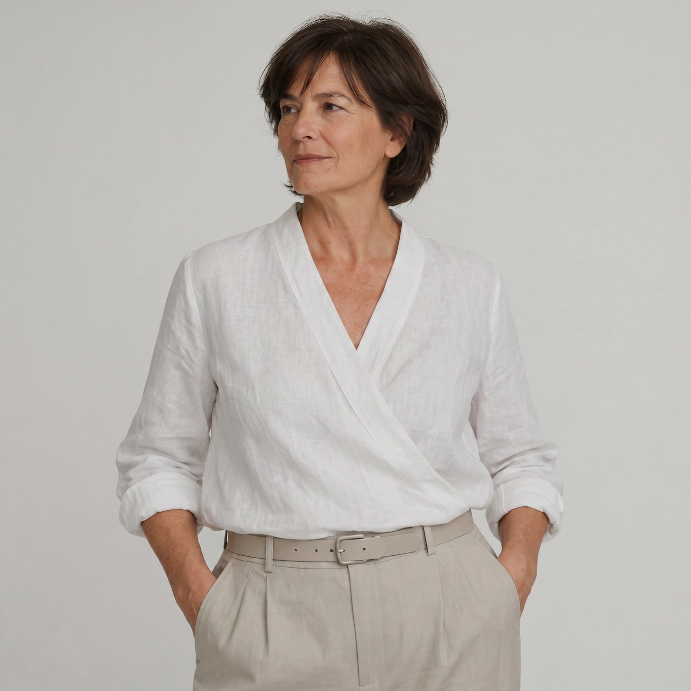 Collection de blouses pour femme en tissu léger, alliant élégance, confort et style intemporel.
